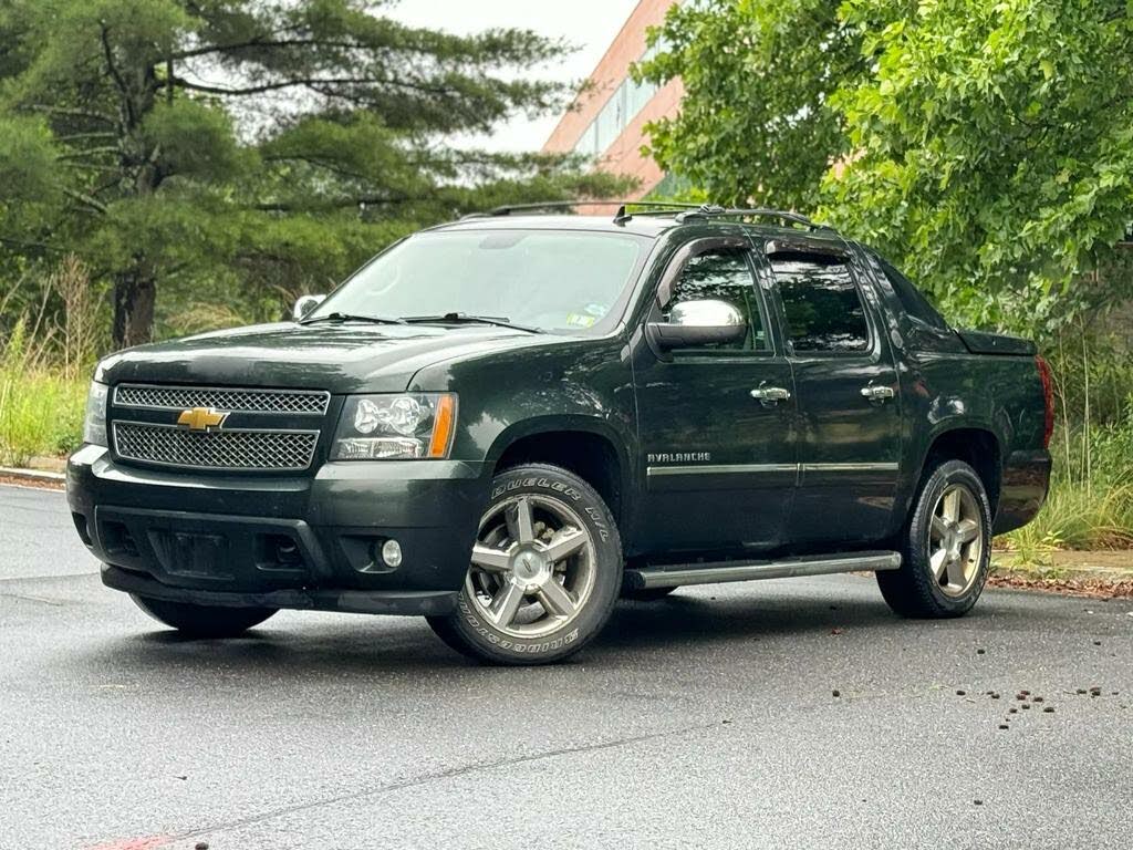 2013 Chevrolet Avalanche LTZ Black Diamond Edition 4WD