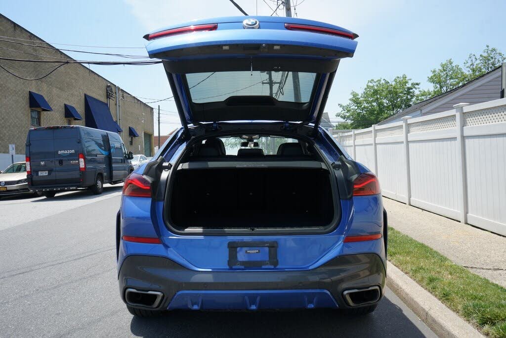 2020 BMW X6 M50i AWD-01