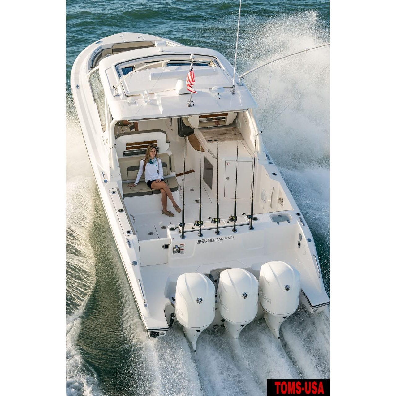 2021 Pursuit 365 DC Dual Console boat