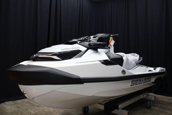 Sea-Doo GTX™ Limited 300 White Pearl Premium