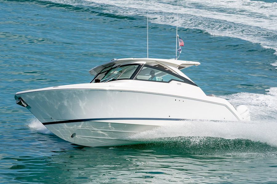 Tiara Yachts 34 LX